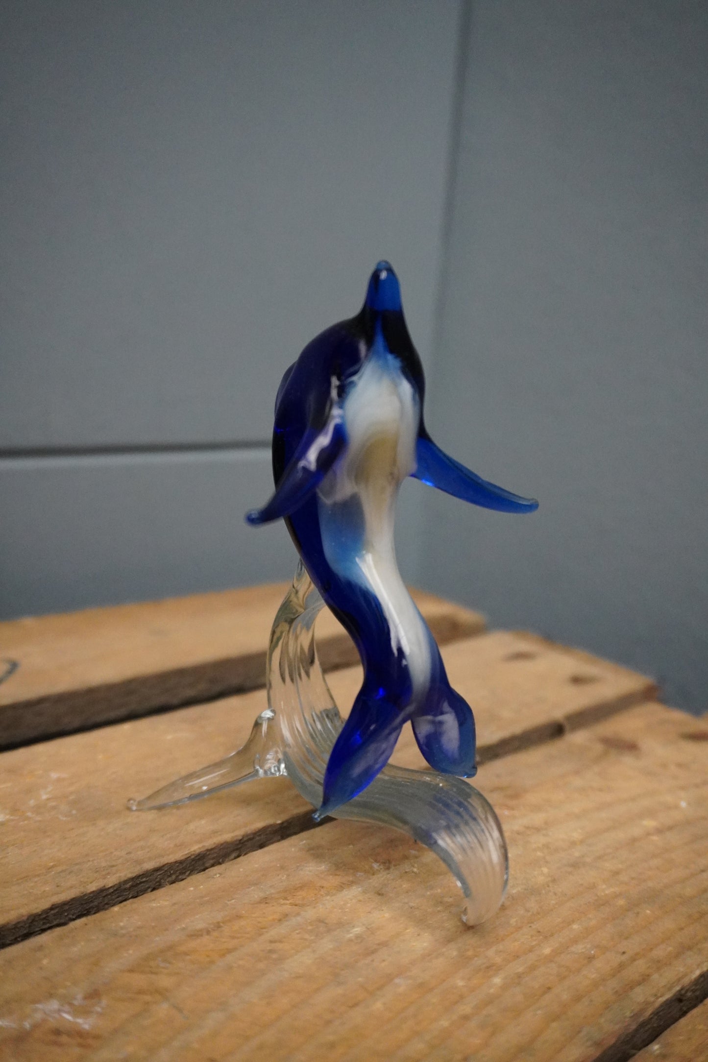 Dolfijn op voet - 12cm