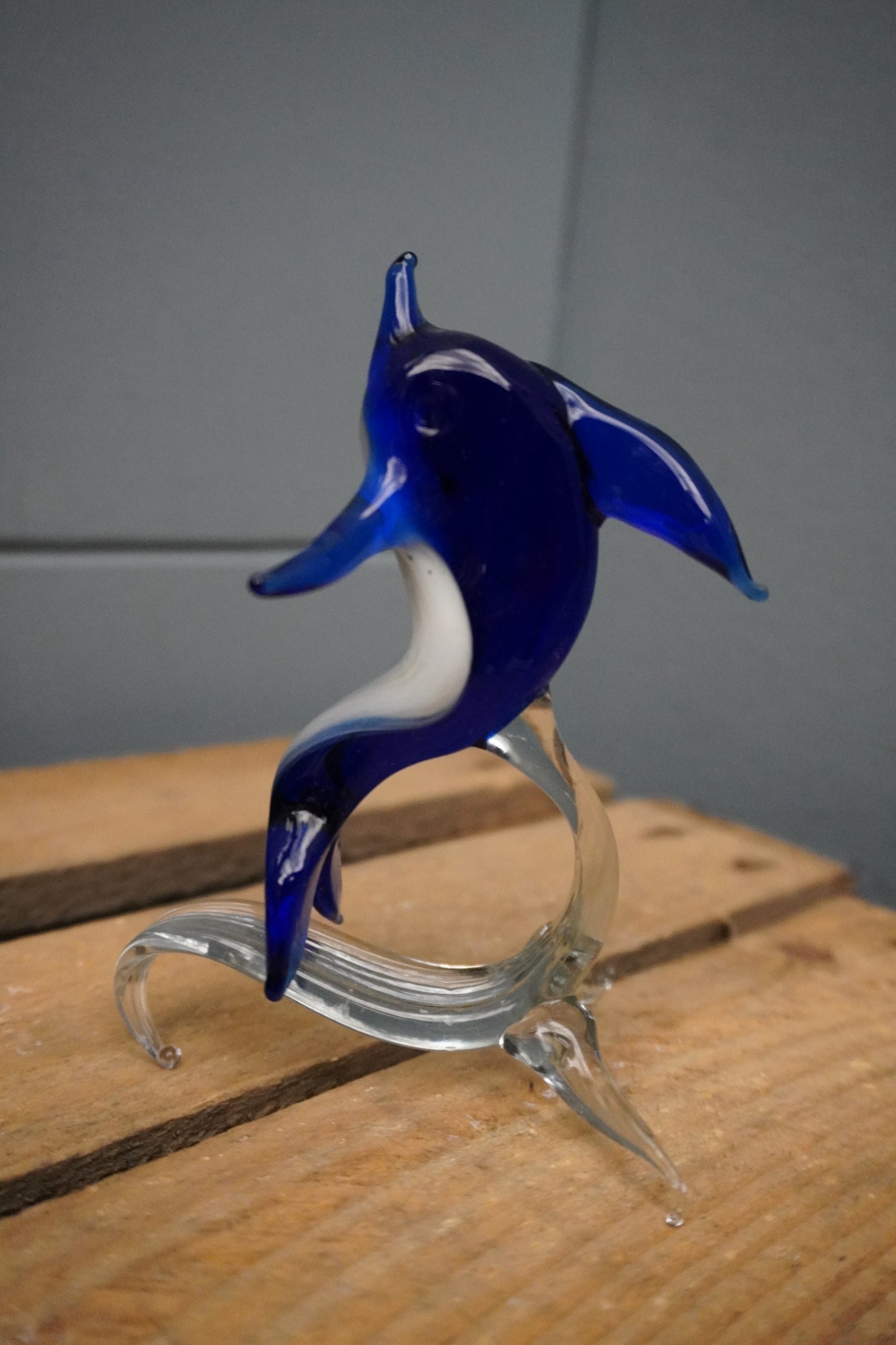 Dolfijn op voet - 12cm