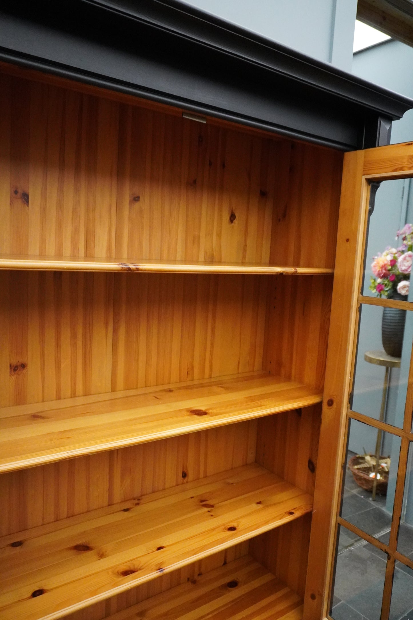 Cottage vitrine kast