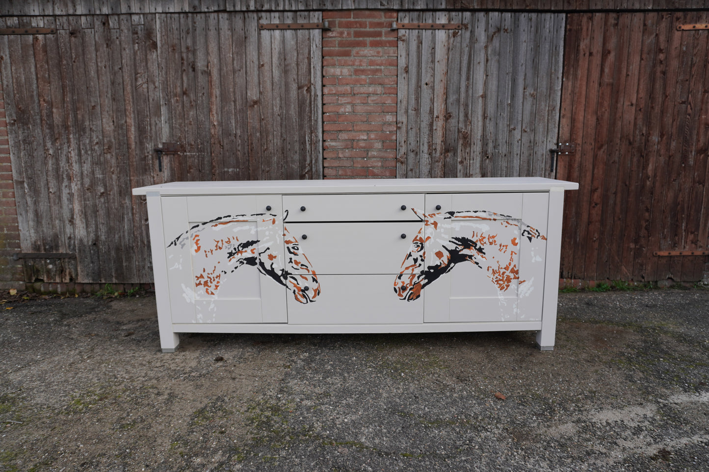Paardenhoofden dressoir