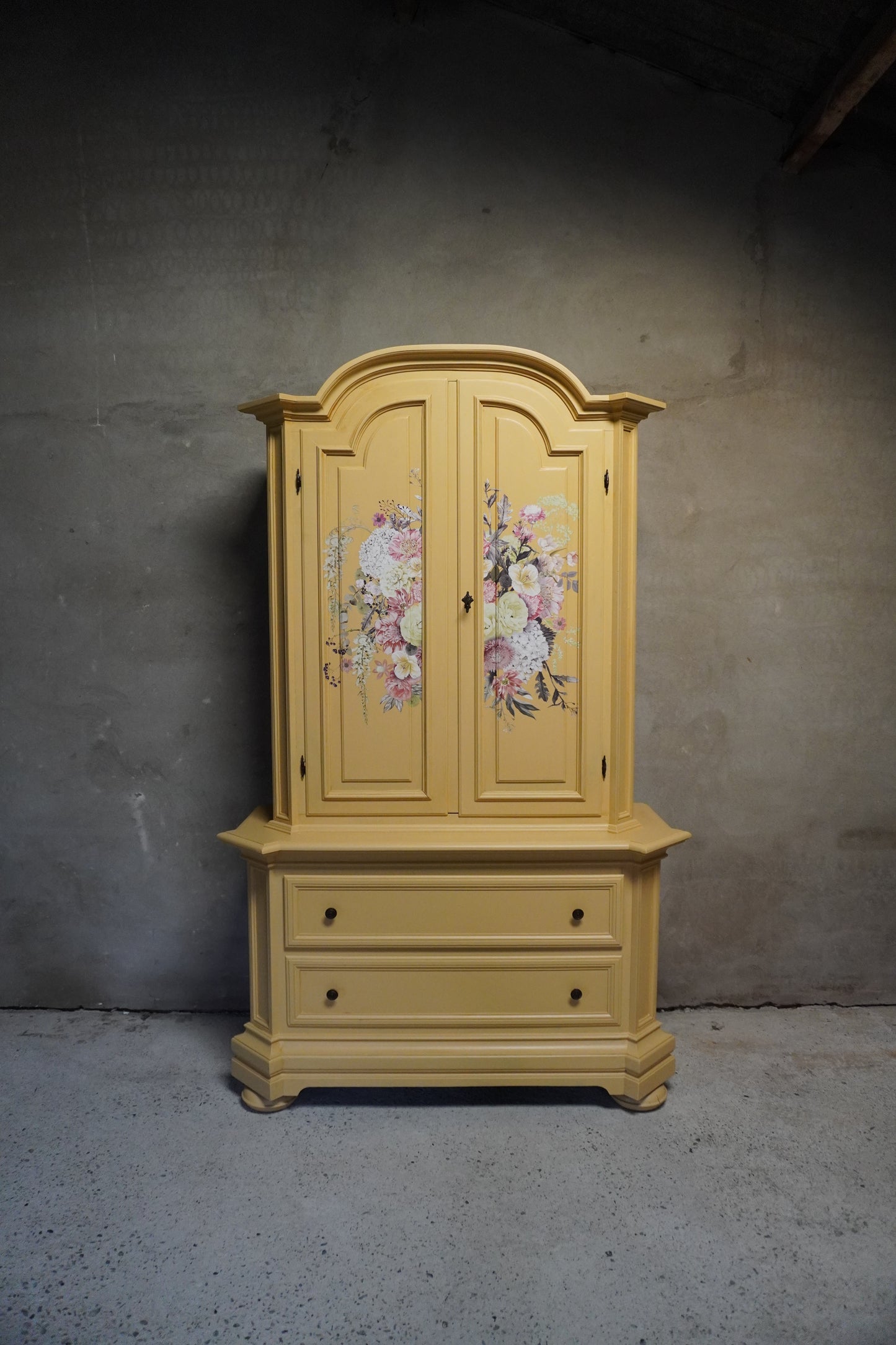 Ochre buffet/ kledingkast