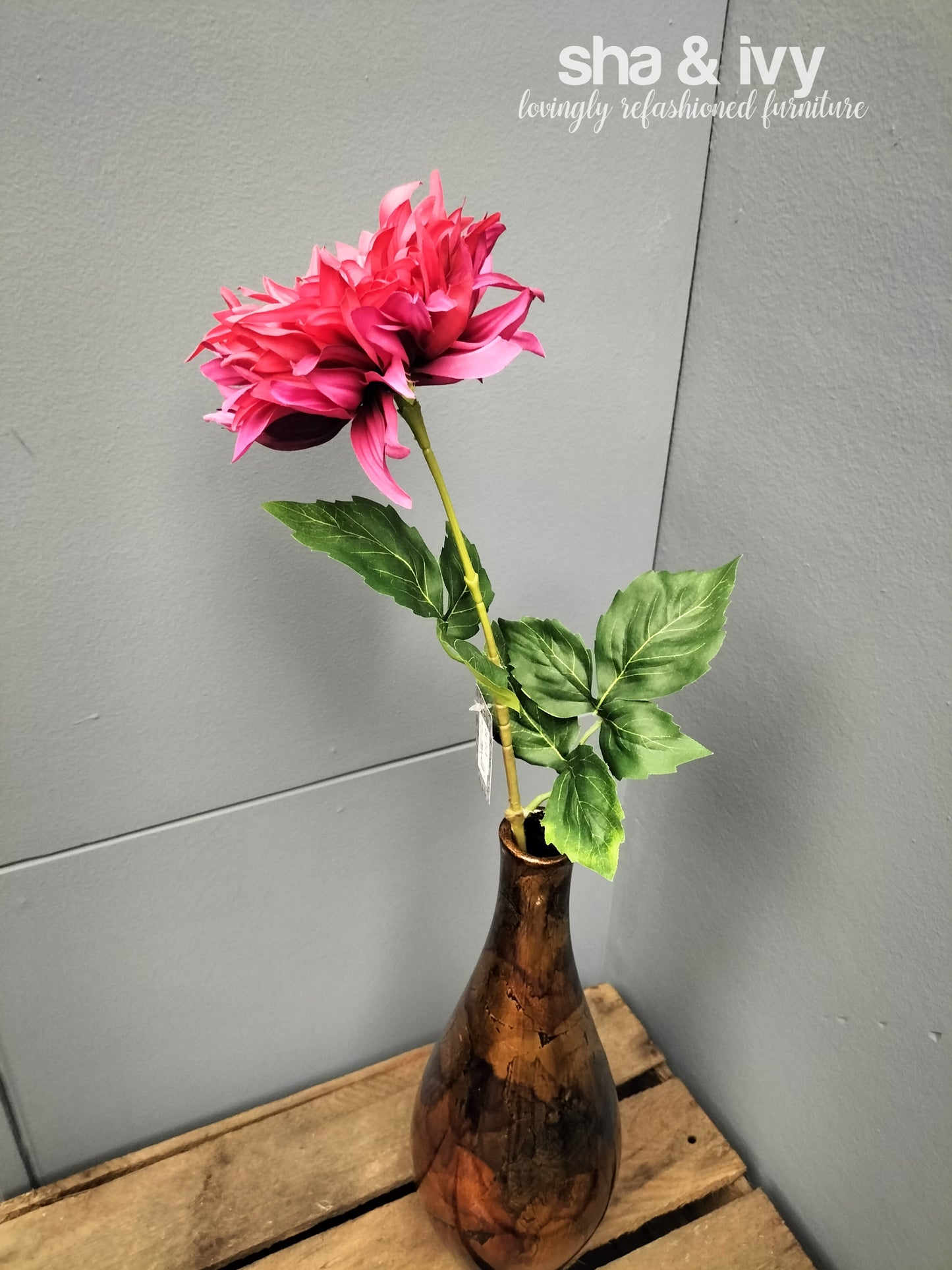Dahlia. Fuchsia. 64cm