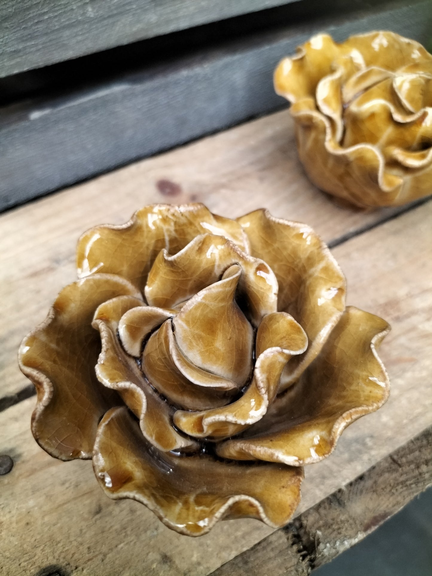 Keramiek bloem - bruin, 8cm x 5.5cm