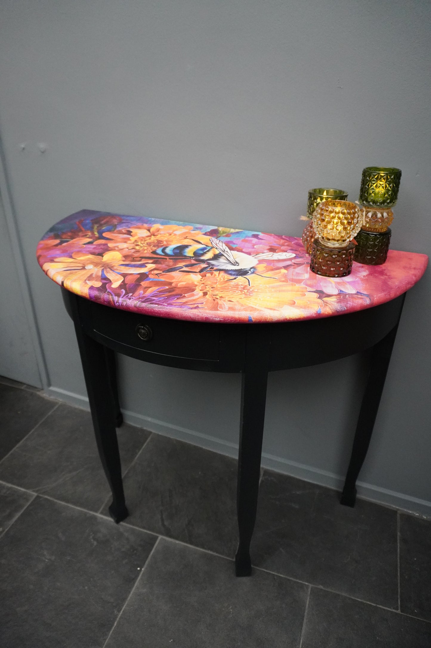 bee table