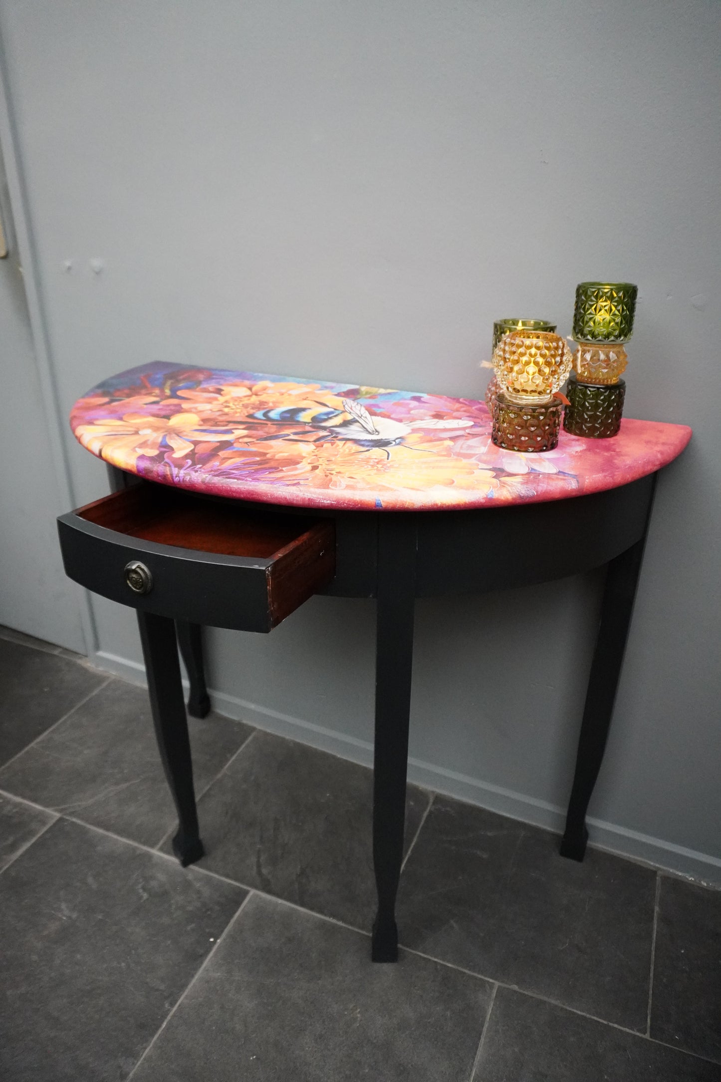 bee table