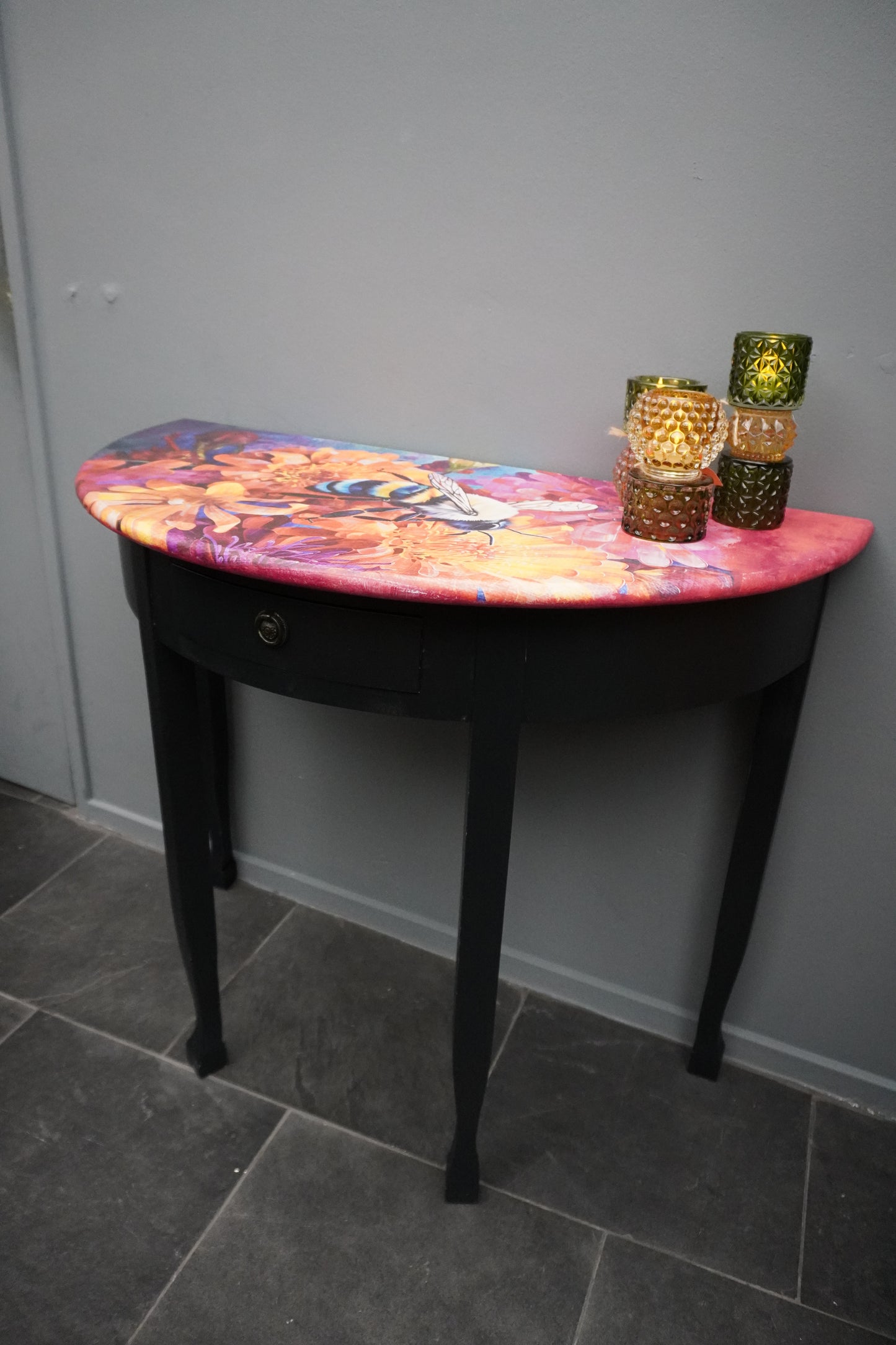 bee table