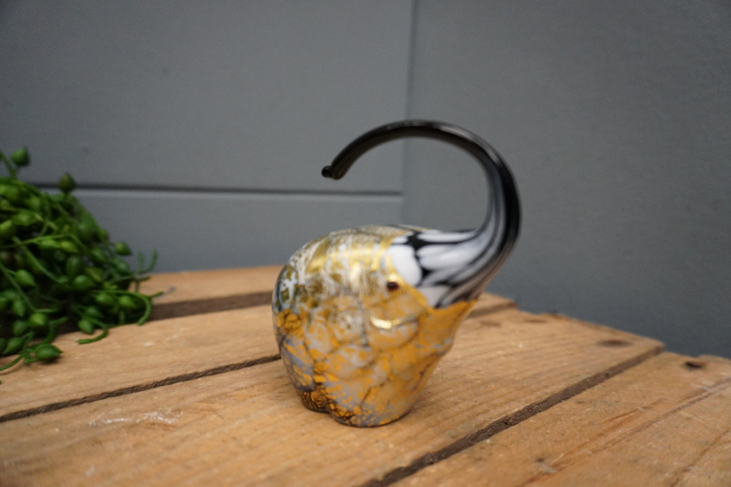 Murano olifant - 9cm x 6cm,  zwart met bladgoud