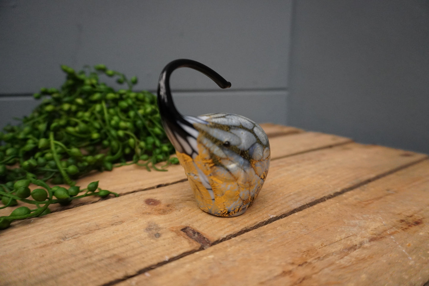 Murano olifant - 9cm x 6cm,  zwart met bladgoud