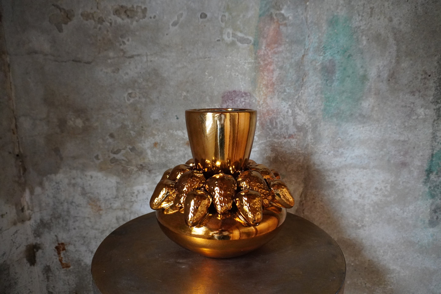 Aardewerk vaas - Goud, aardbijen, 23.5cm