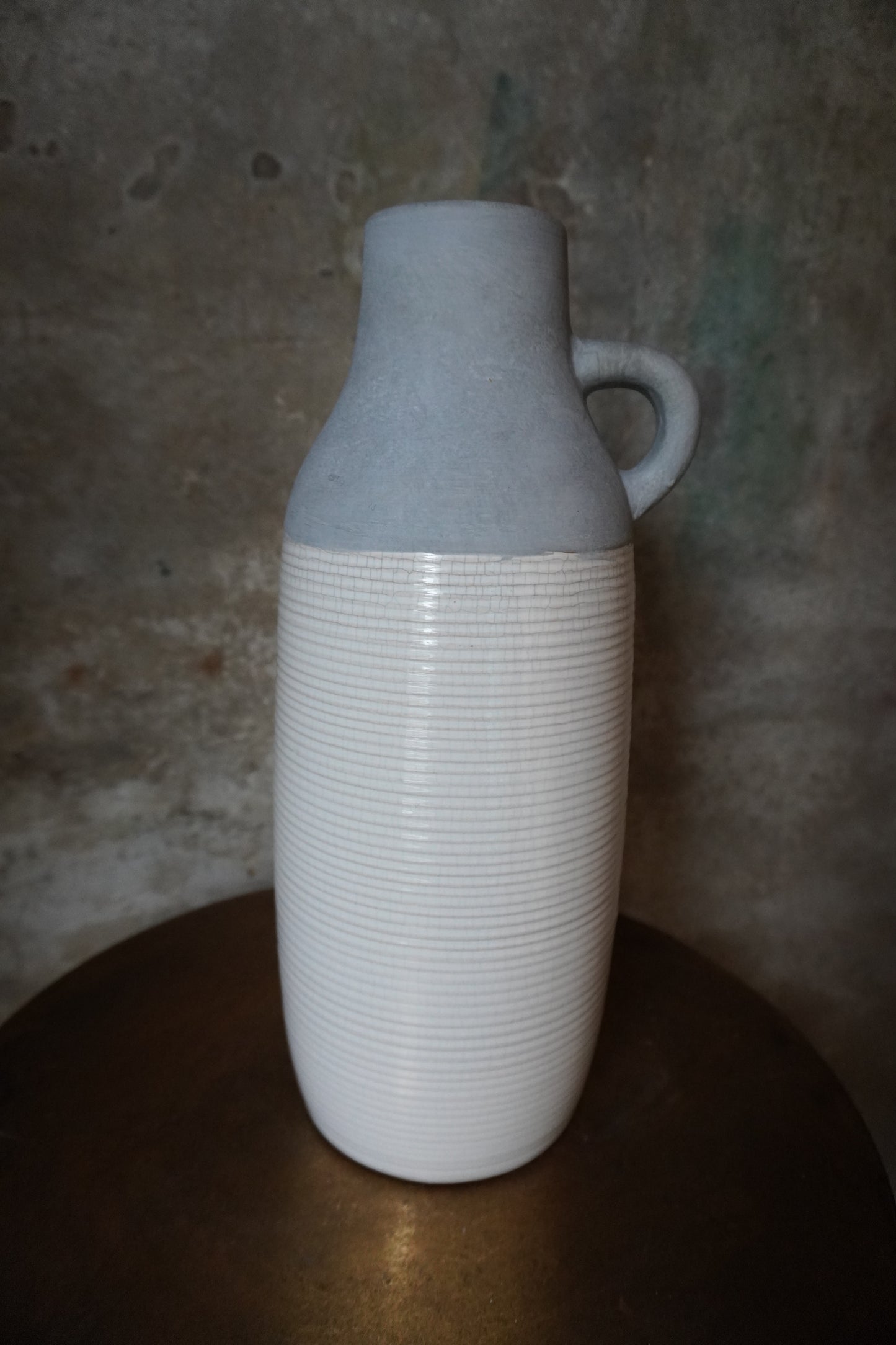 Aardewerk vaas/kan, grijs/wit, 38cm x 7cm