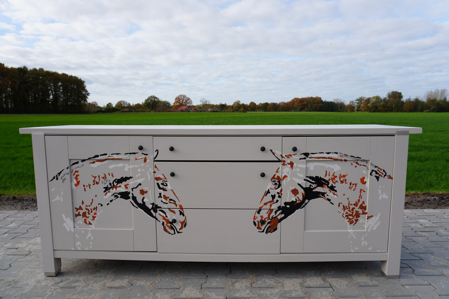 Paardenhoofden dressoir