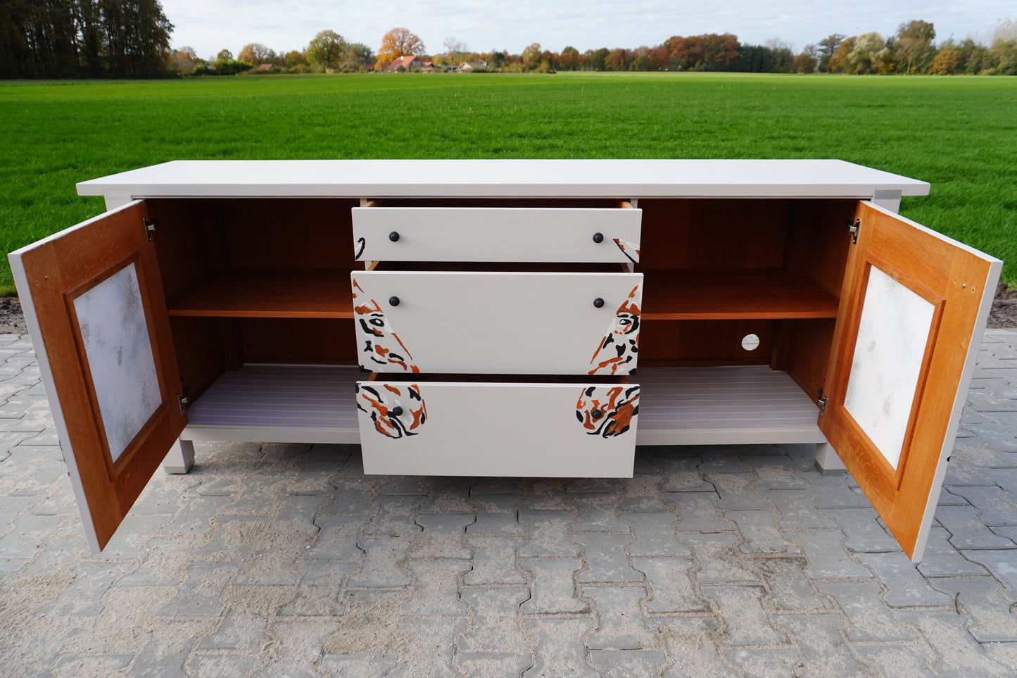 Paardenhoofden dressoir