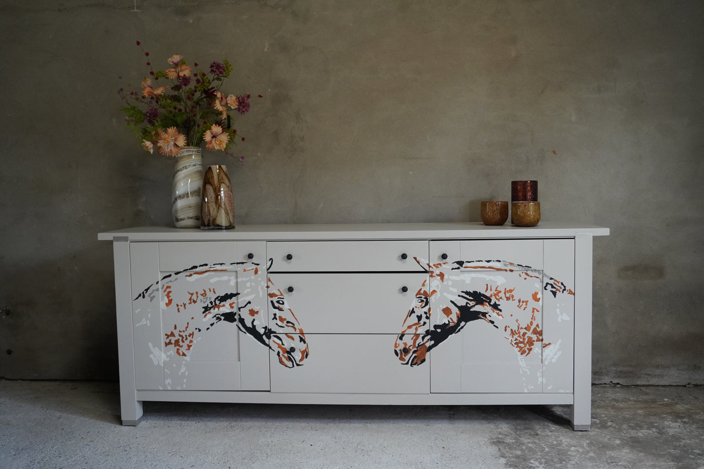 Paardenhoofden dressoir