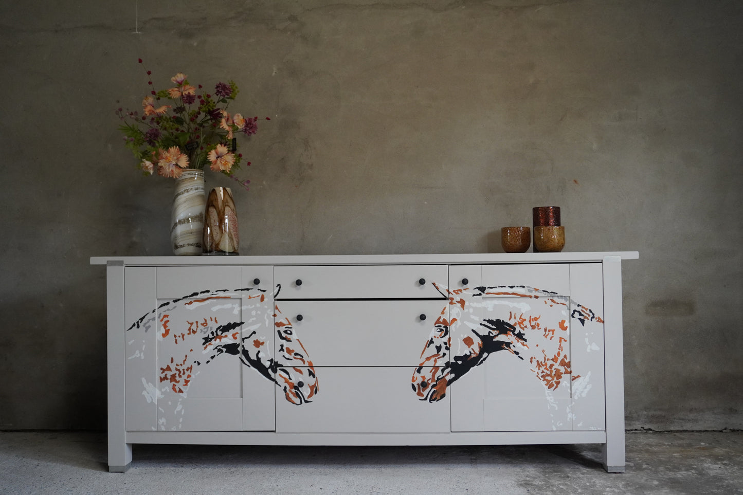 Paardenhoofden dressoir