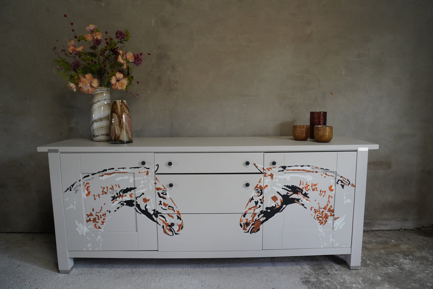 Paardenhoofden dressoir