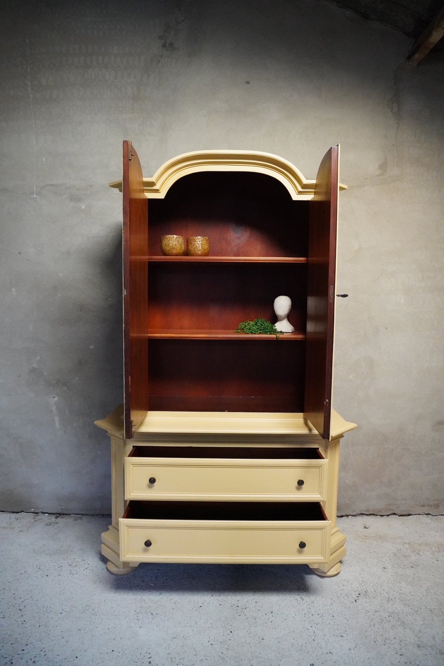 Ochre buffet/ kledingkast