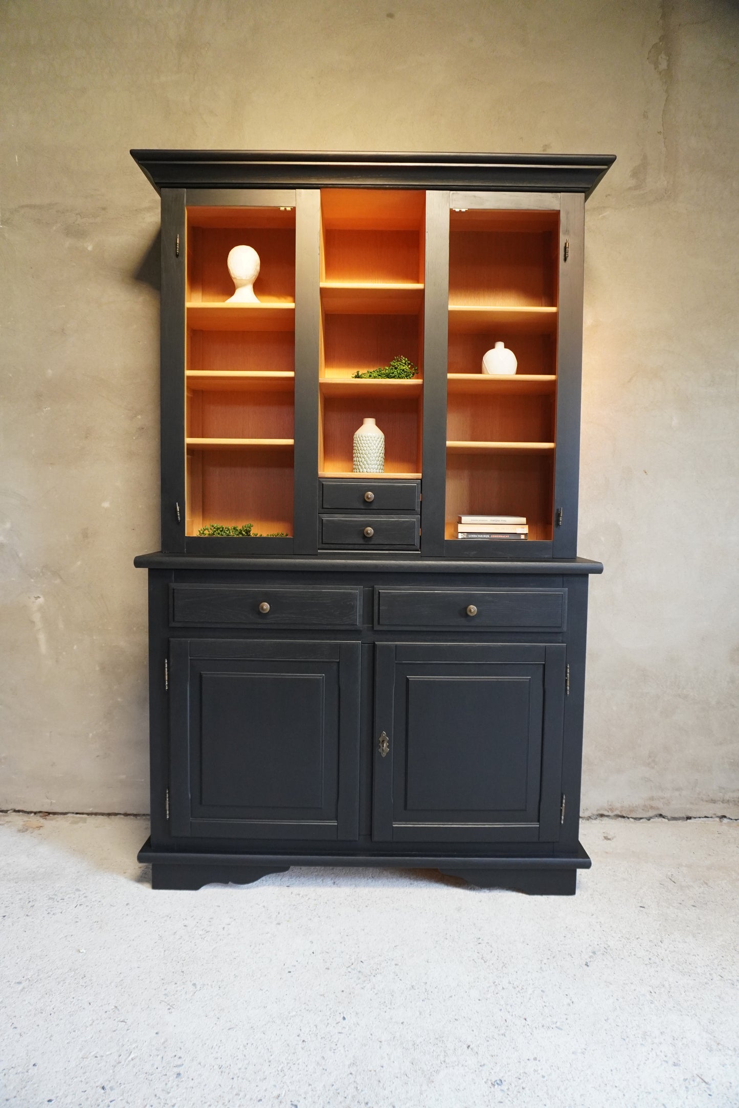 Tweedelige buffet/ vitrine kast