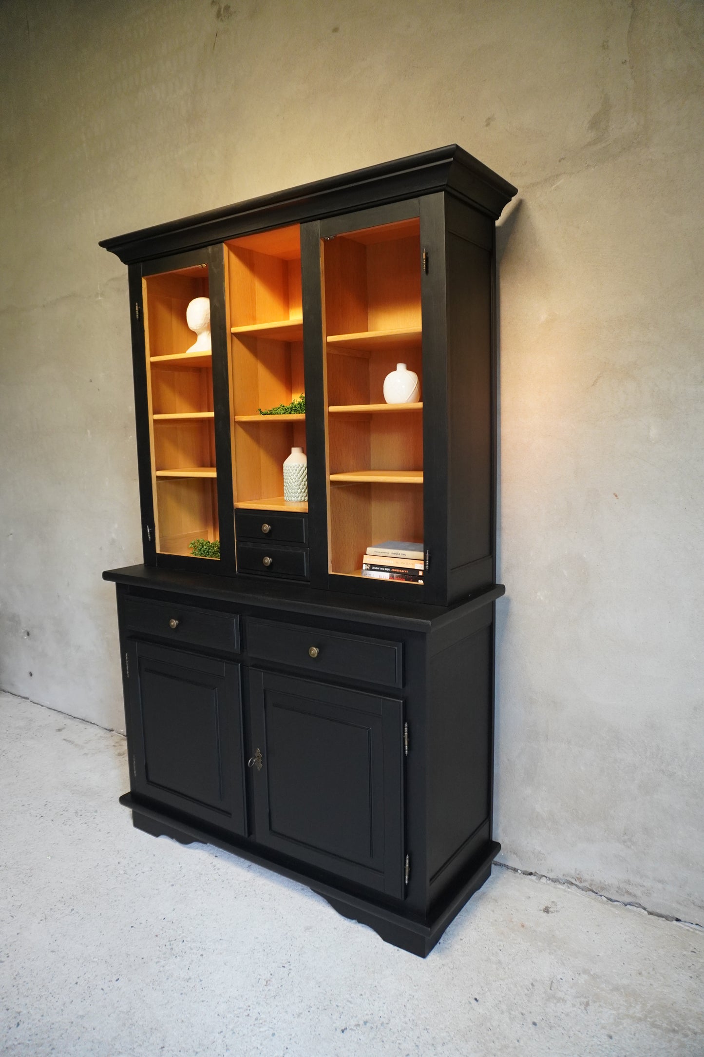 Tweedelige buffet/ vitrine kast