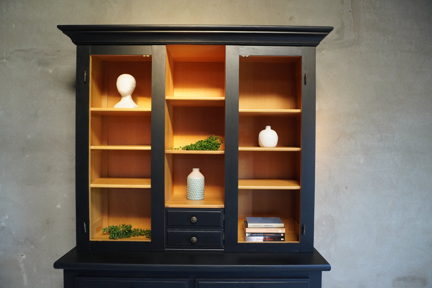 Tweedelige buffet/ vitrine kast