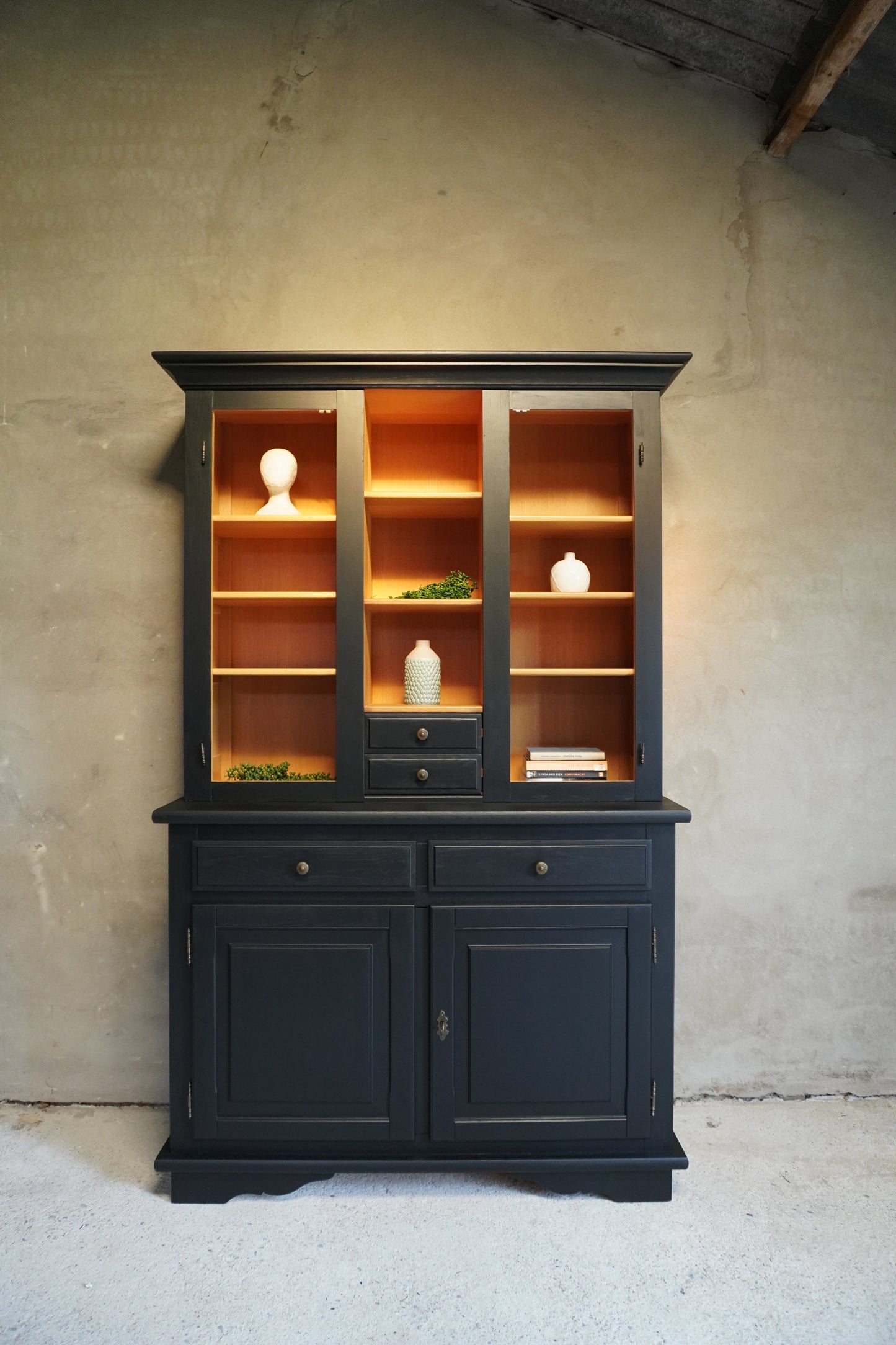 Tweedelige buffet/ vitrine kast