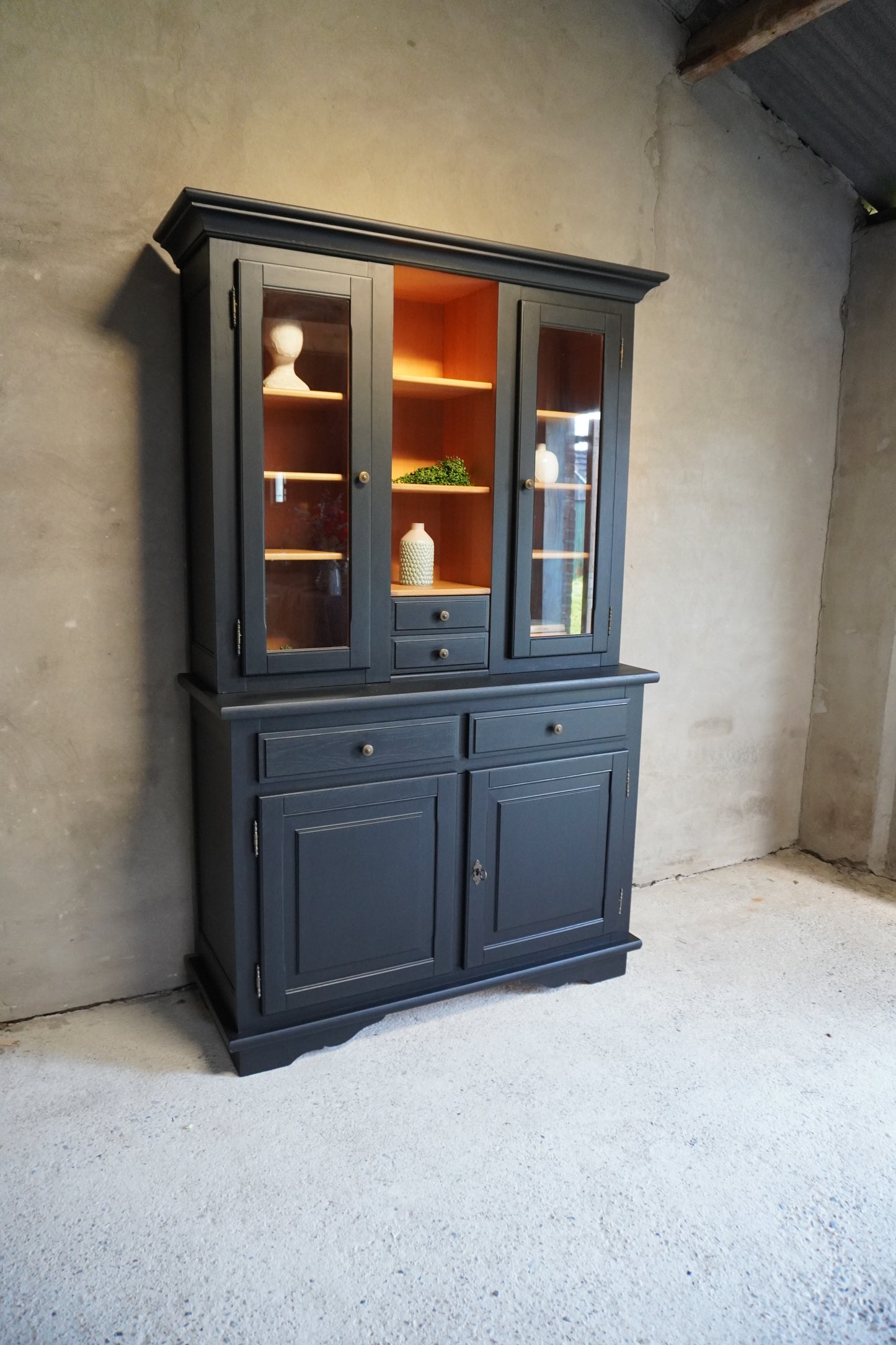Tweedelige buffet/ vitrine kast