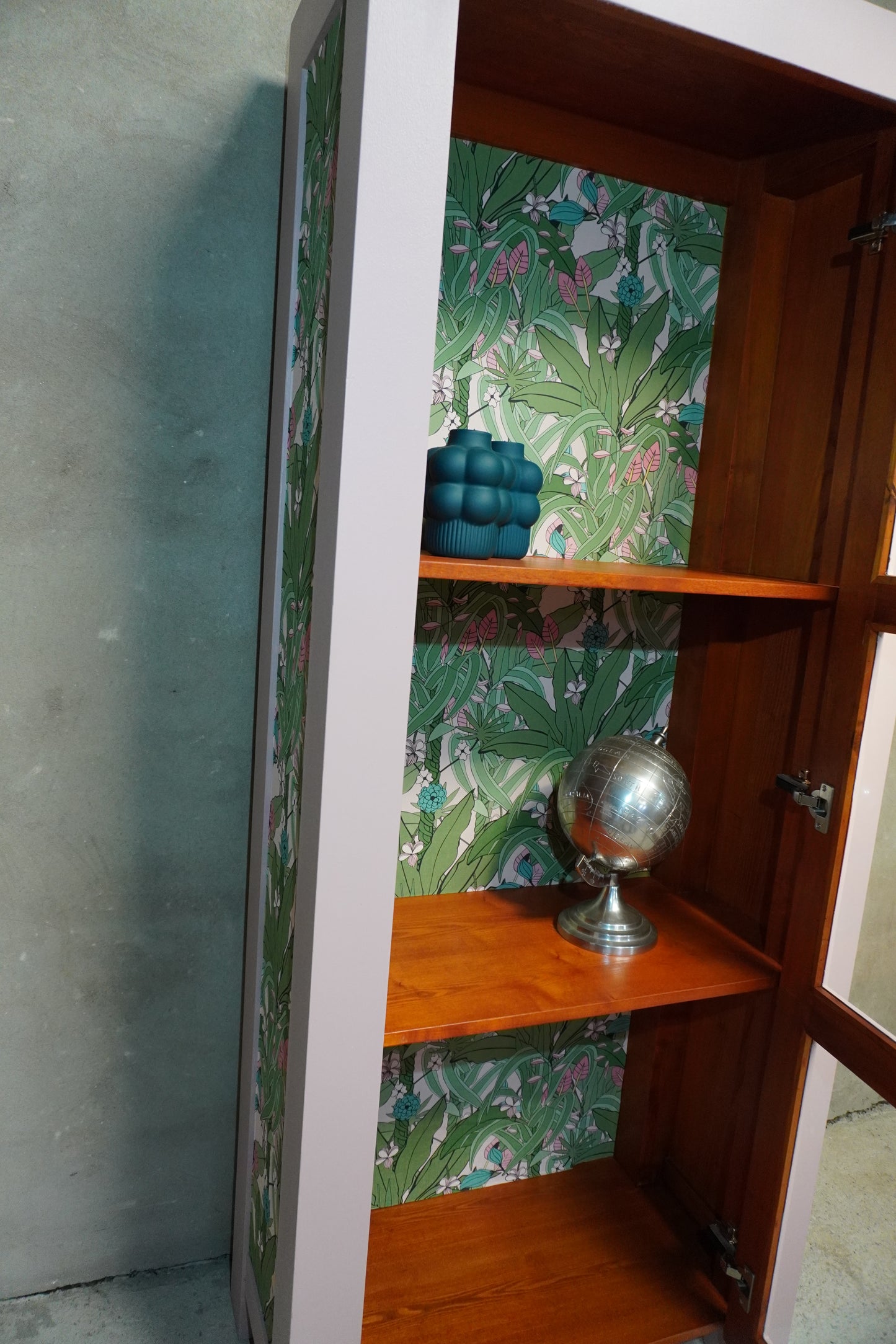 Roze vitrine kast