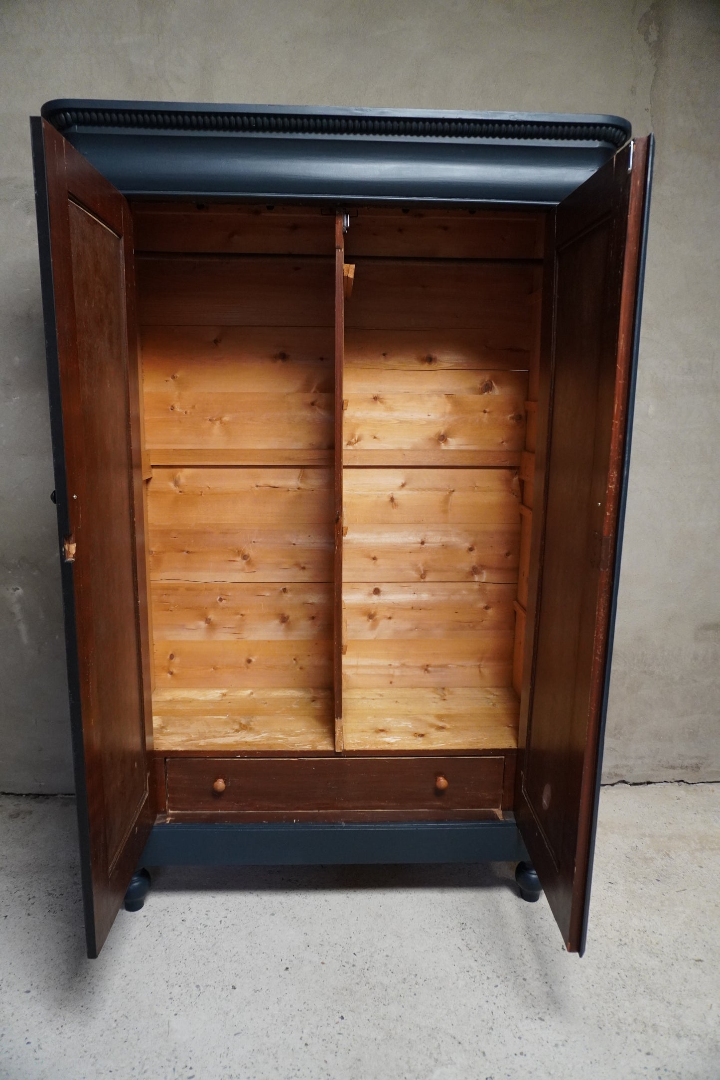 Antieke Biedermeier/ linnen kast