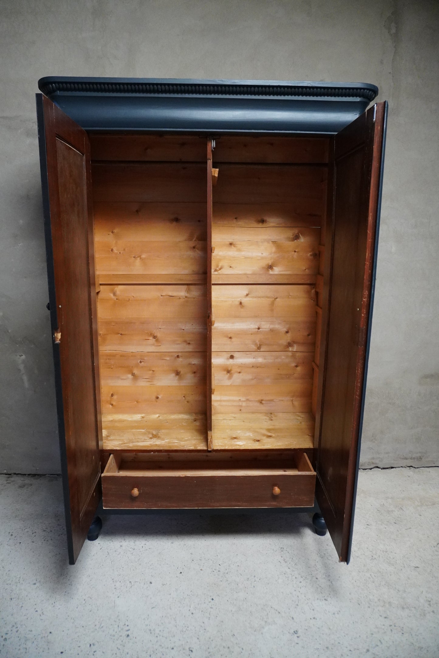 Antieke Biedermeier/ linnen kast