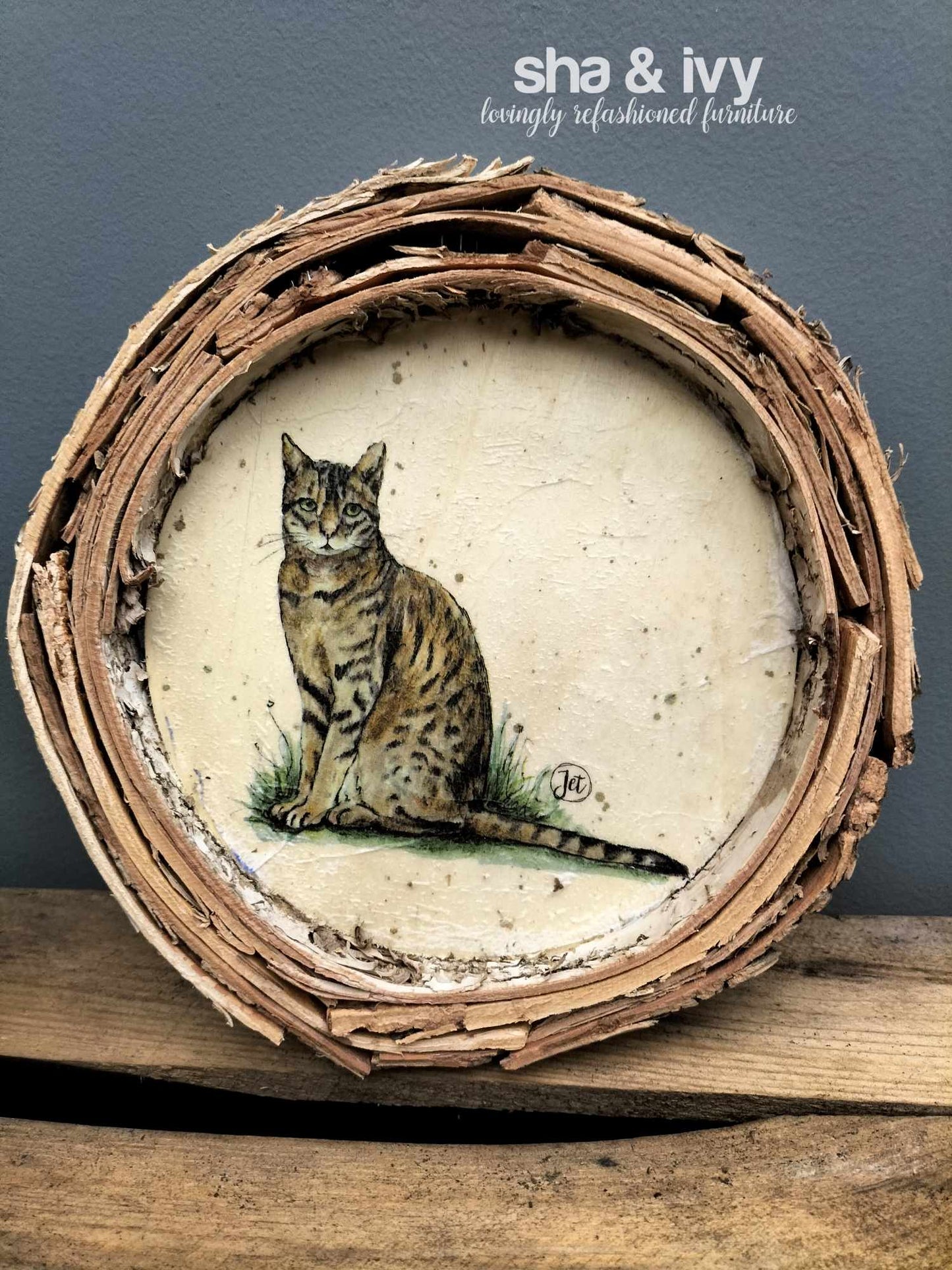 Birch tray poes in gras