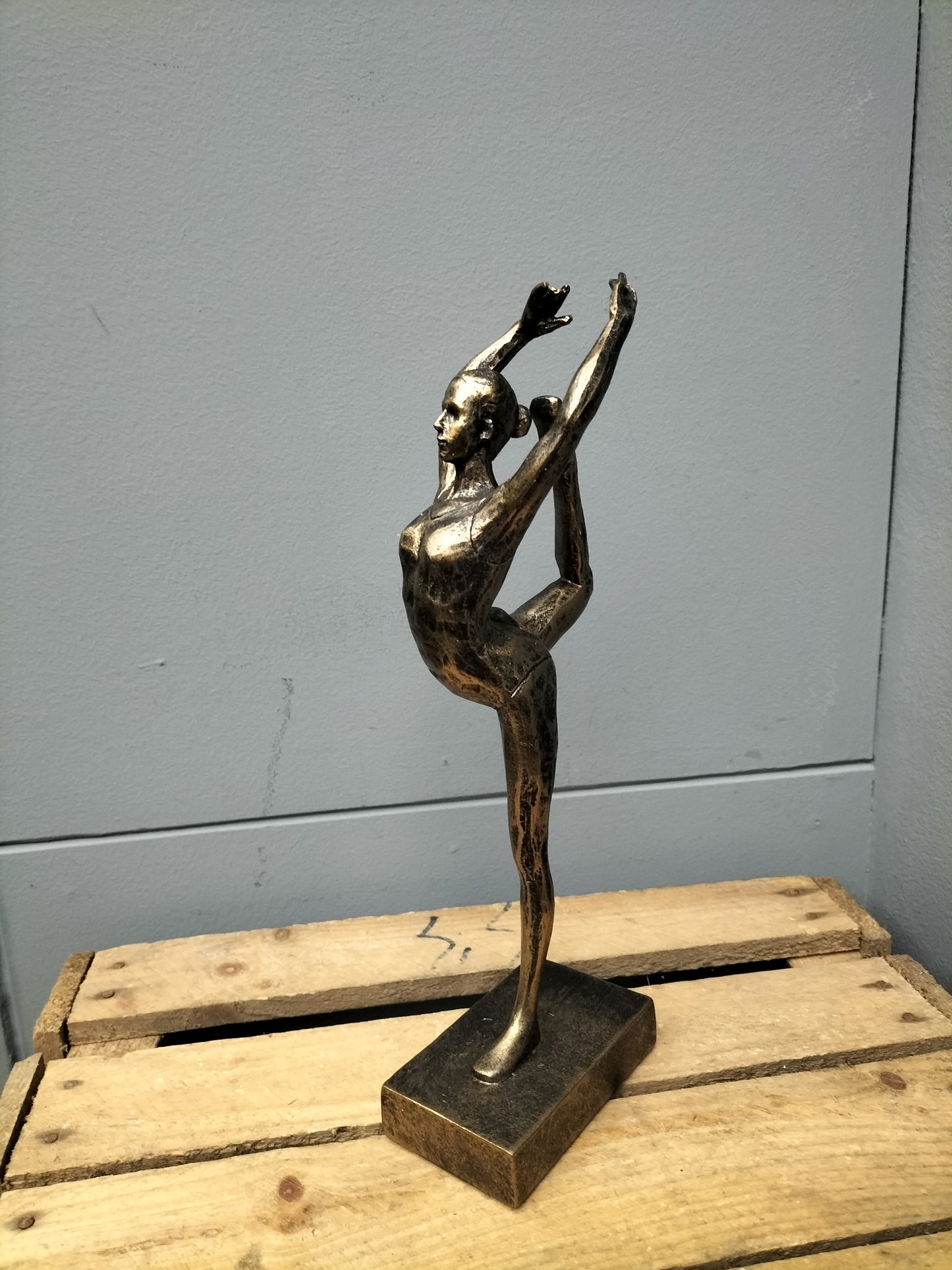 Ornament - Gymnastiek Meisje, Zwart, 11x9x30cm